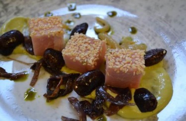 Freilaufschwein mit Käferbohnen - Freilaufschwein mit Käferbohnen, Kernöl und fermentiertem Weißkraut
Koch: Sigi Ratgeb
Restaurant: Wirtshaus BürglHöh