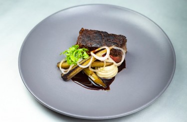 Gebratenes Entrecôte - Gebratenes Entrecôte, mit Haferwurzel, Hanf und Lauch
Koch: Norman Faust