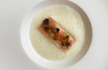 Konfierter Saibling - Konfierter Saibling, Trauben-Beurre Blanc, Flower-Sprouts, Grapefruit
Köchin: Stefanie La