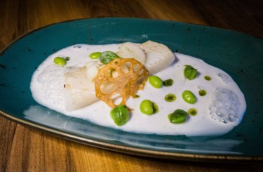  Schwarzer Heilbutt - Schwarzer Heilbutt, Sake Beurre Blanc, Nashibirne, Sojabohnen, Borage Cress
Restaurants: OKRA IZAKAYA