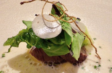 Short Rib - Short Rib, Krensauce, Selleriecreme, Selleriewurzel, Salat
Koch: Andreas Döllerer
Restaurant: Döllerer´s Genusswelten 