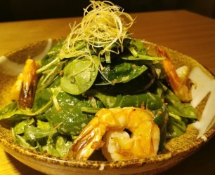  Spinatsalat -  Spinatsalat, Parmesan-Trüffeldressing, Yuzu, Dry Miso,Garnele