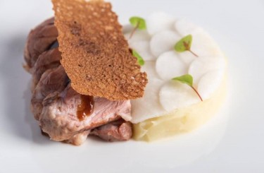 Iberico Pluma  - Iberico Pluma mit Kartoffelpüree und Knollensellerie
Koch: Andrea D’Anna
Restaurant: Osteria da Ketty & Tommy 