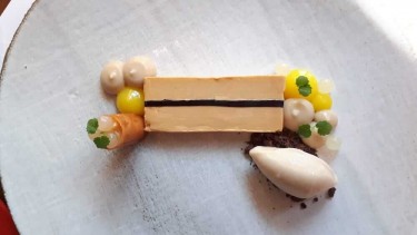 Gänseleberterrine - Gänseleberterrine, Banane, Bitterkakao
Koch: Stefan Meier
Restaurant: Meiers ZweiSinn