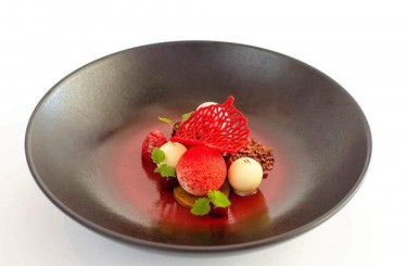Erdbeere und Weisse Schokolade - Erdbeere und Weisse Schokolade
Koch: Louis Linster
Restaurant: Restaurant Lea Linster