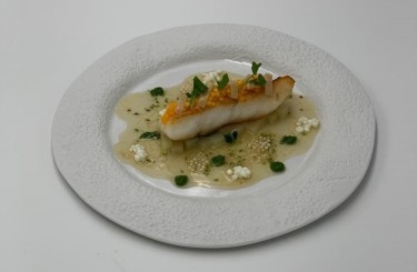 Wilder Steinbutt mit Eierperlen - Wilder Steinbutt mit Eierperlen, Lardo und Kressesud
Köchin: Carine Patricio mit der lieben Unterstützung von Thomas Schanz und Fritz Benson
Restaurant: Schanz, Piesport